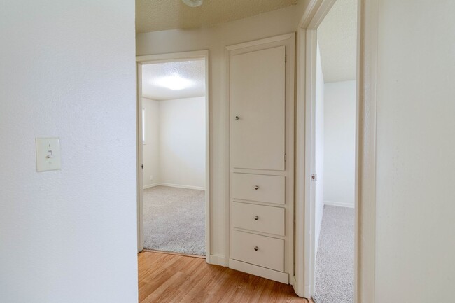 Building Photo - ** MOVE IN SPECIAL **Charming 2 Bedrooms 1...