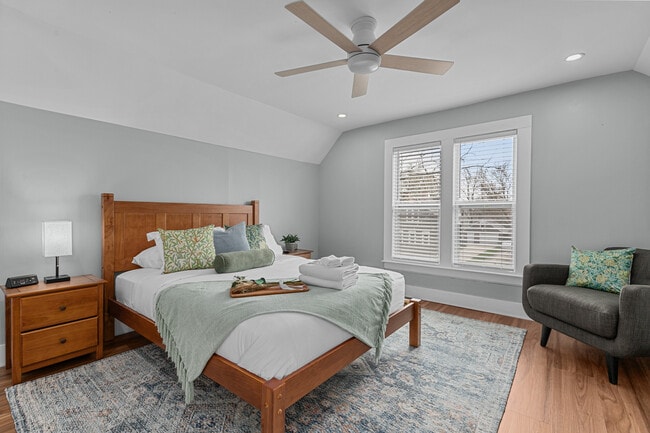 Foto del edificio - 324 E Commercial St