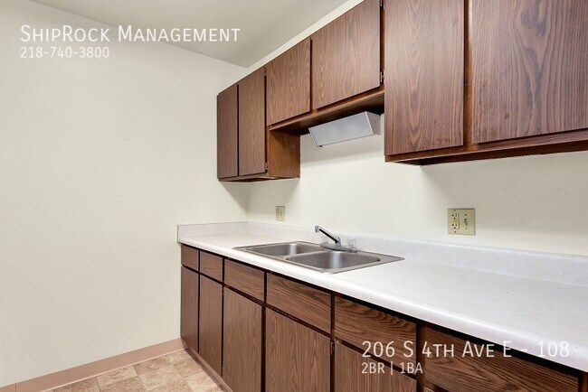 Foto del edificio - 206 S 4th Ave W