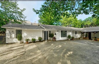 Building Photo - 2407 Winsted Ln