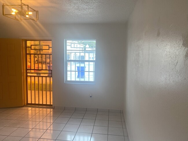 Building Photo - 4782 NW Flagler Ter