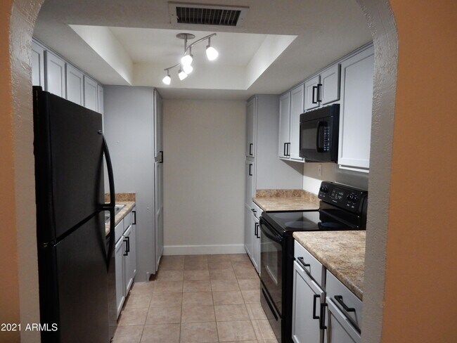 Building Photo - 3825 E Camelback Rd