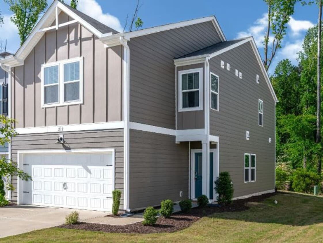 Foto principal - 212 Brook Farm Ln