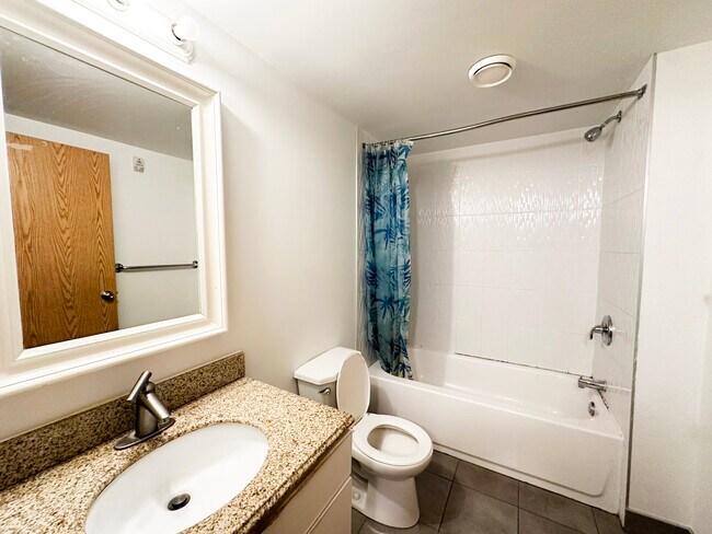 Building Photo - 138 Lorne Ave