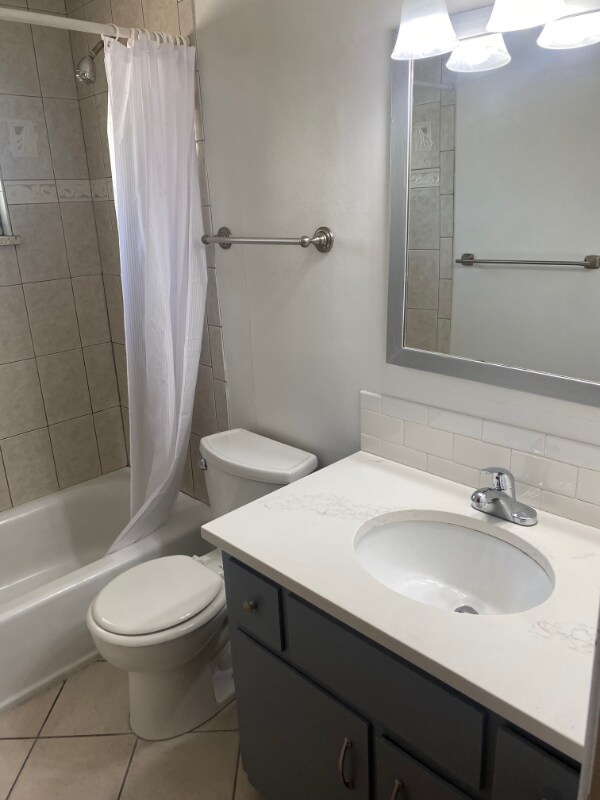 Building Photo - 1319 W Berry Dr