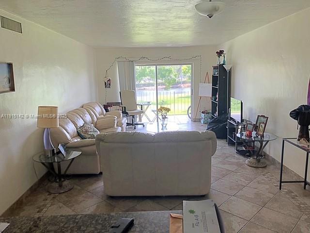 Foto del edificio - 7580 SW 82nd St