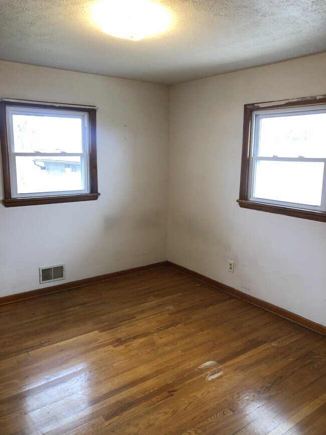 Building Photo - 6307 Sonnette Way