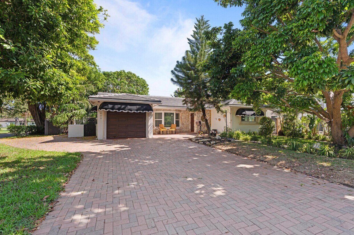Foto principal - 899 NW 6th Dr