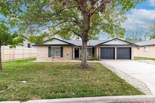 Building Photo - 2207 Southern Oaks Dr