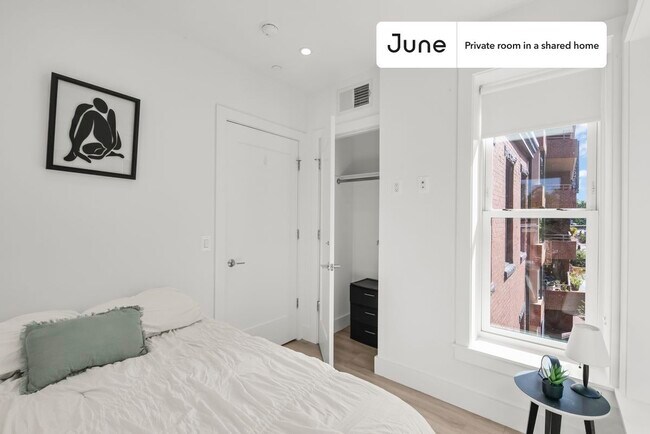 Building Photo - Room in Shared 4 bed/2 bath home in Dupont Circle