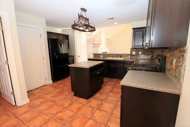 Building Photo - 2 Duffie Ct