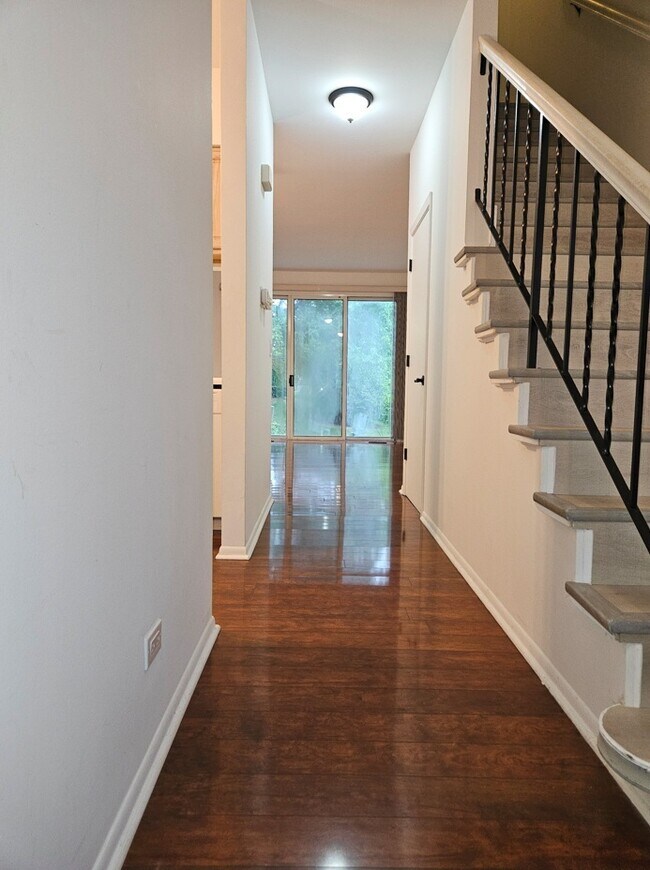 Foto del edificio - 519 Woodcrest Dr