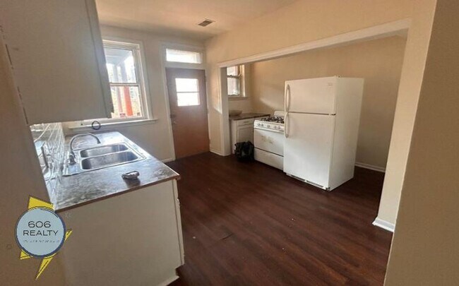 Foto del edificio - 4811 W Warwick Ave