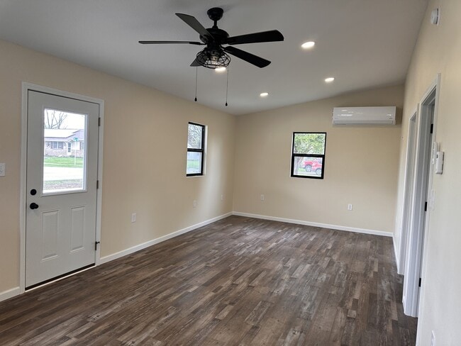 Building Photo - 330 Davis St