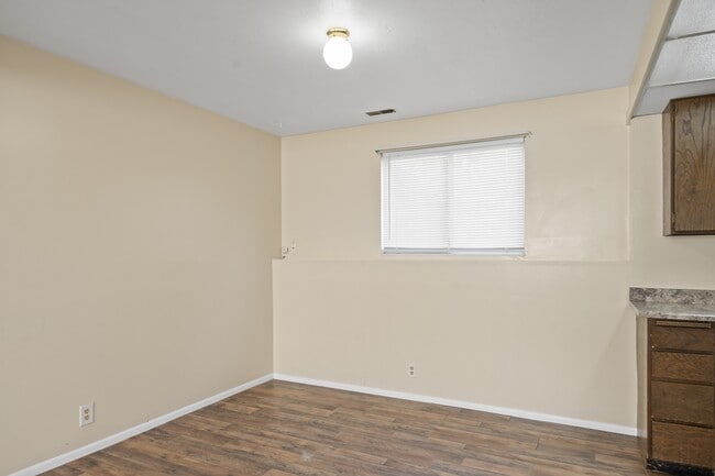 Building Photo - 5492 Lilac Ave