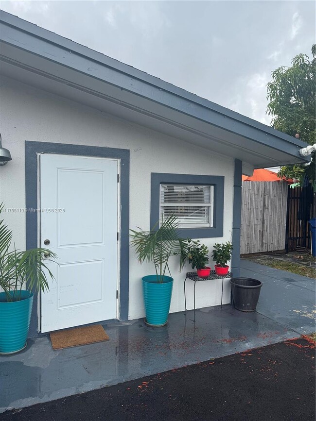 Foto del edificio - 17830 NE 6th Ct