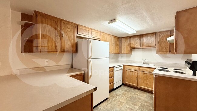 Building Photo - 1828 W Tuckey Ln