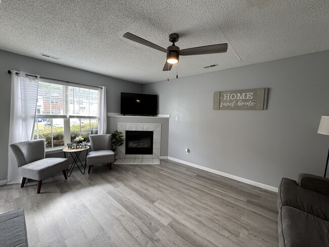 Foto del edificio - 205 Pinegrove Ct