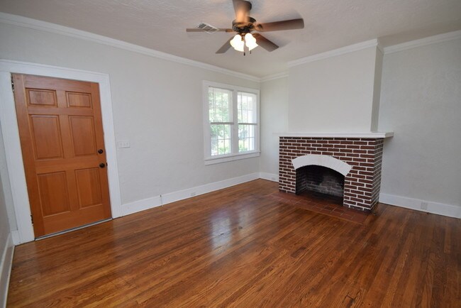 Building Photo - 2136 1/2 McDowell St