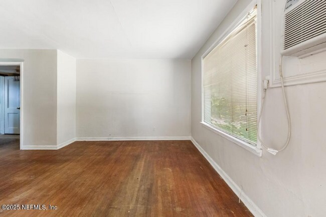 Foto del edificio - 2892 Gilmore St