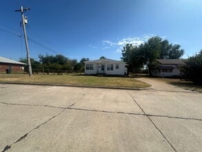 Building Photo - 544 E Rose Dr
