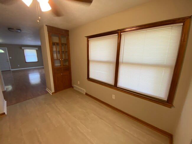 Dining room - 1305 Vine St
