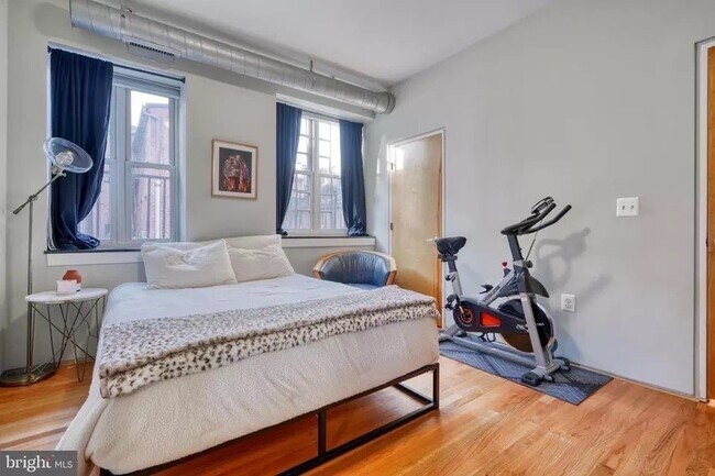 Foto del edificio - 10400 W Madison St