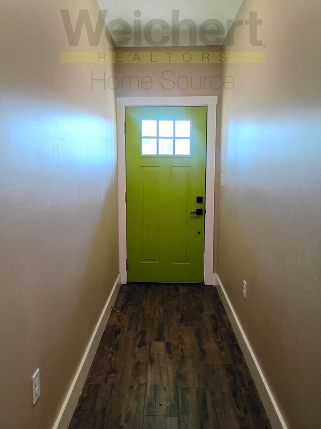 Foto del edificio - Walkable Downtown Apartment with Washer & Dryer