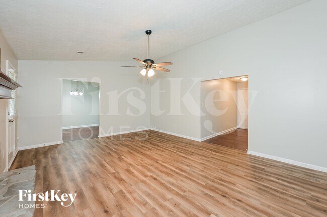 Foto del edificio - 7460 Taylor Rd