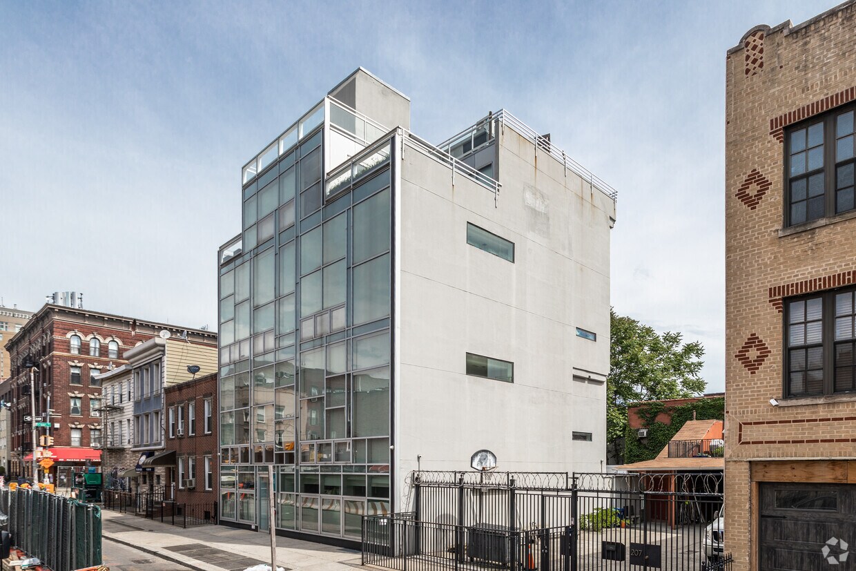 Primary Photo - 203 N 7th St