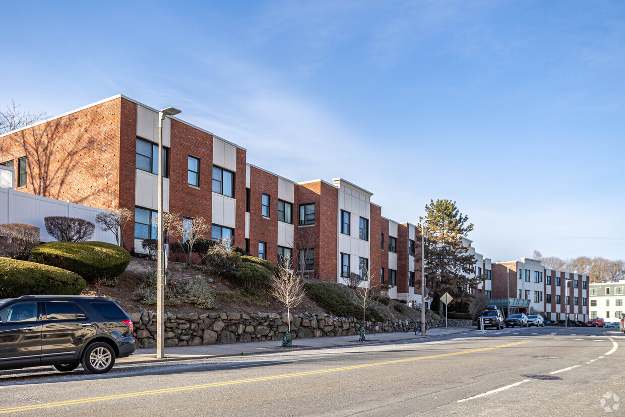 Primario - Chestnut Hill Park Condominiums