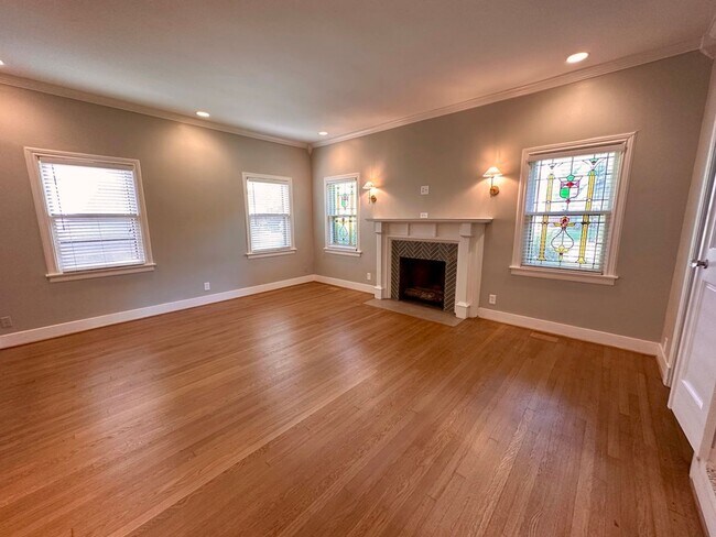 Building Photo - Remodeled 4 bed 3 bath M-Streets home in t...