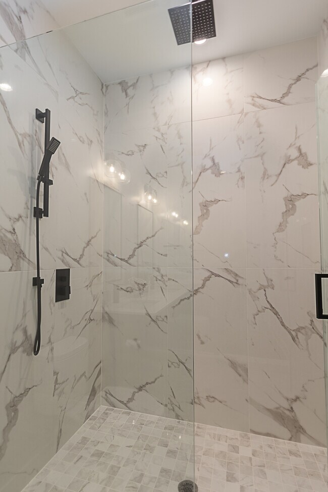 Building Photo - 2048 N Wood St