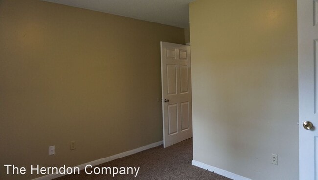 Building Photo - 4 br, 2 bath House - 712 S. Oak Street