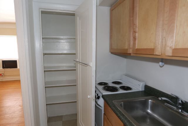 Building Photo - 539 W Arlington Pl