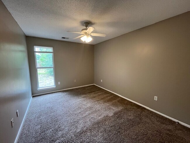 Foto del edificio - Renovated 4 Bedroom 2 Bath Home for Rent!!