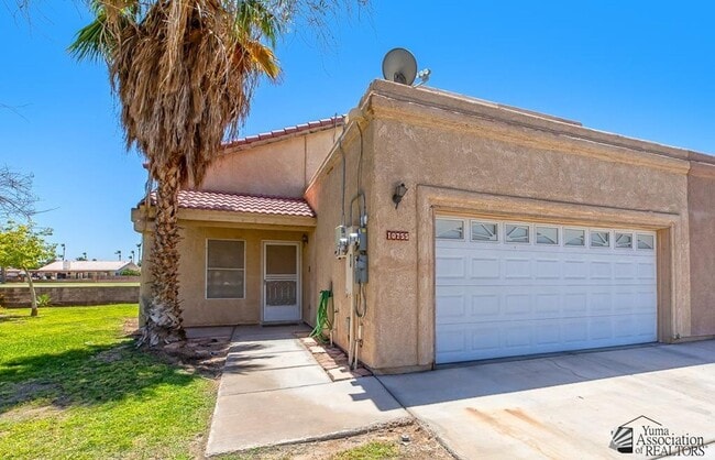 Building Photo - Golf Course Townhome Available for Rent w/ Solar included!