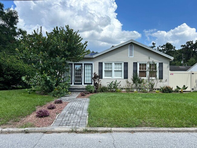 Foto del edificio - Holiday Special!! Remodeled College Park 3br/2ba Home with Sustainability Features!