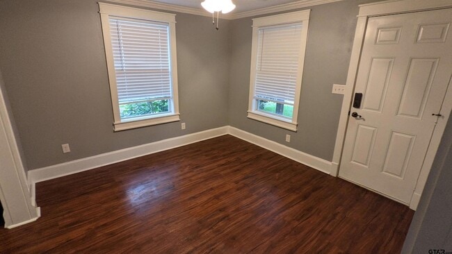 Building Photo - 2009 W Shaw St