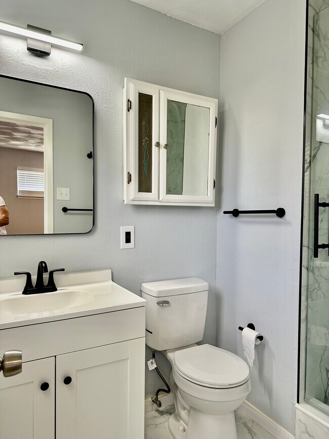 Foto del edificio - 3414 Hillsdale Ln