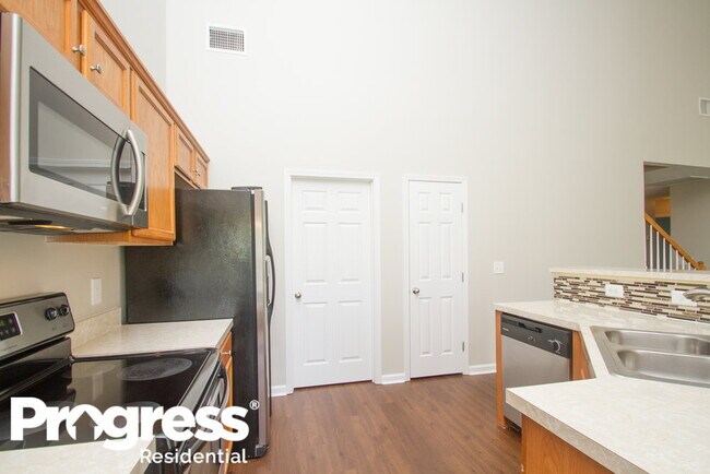 Building Photo - 110 Lyndhurst Dr