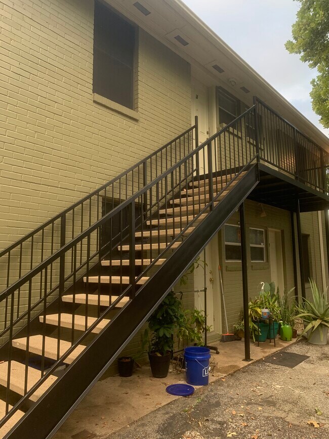 Back Entrance - 5025 Park Dr