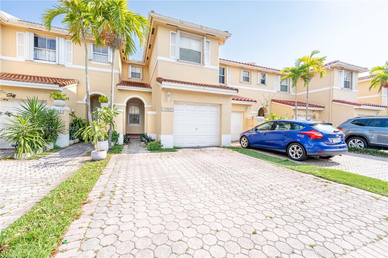 10966 NW 43rd Terrace, Doral, FL 33178 Townhome Rentals in Doral FL