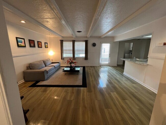 Building Photo - 4947 Cheena Dr