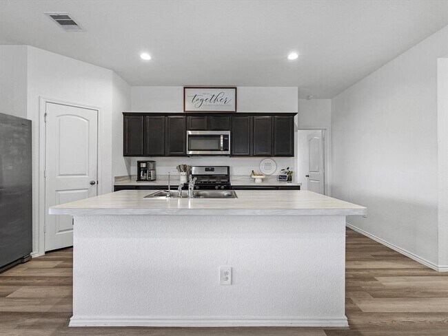 Foto del edificio - 21334 Riverdew Dr