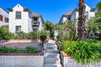 Building Photo - 1350 Havenhurst Dr