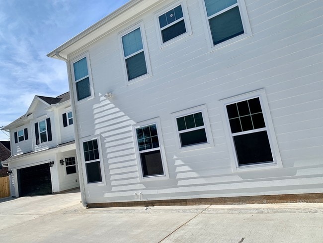 Building Photo - 2610 Southmore Blvd