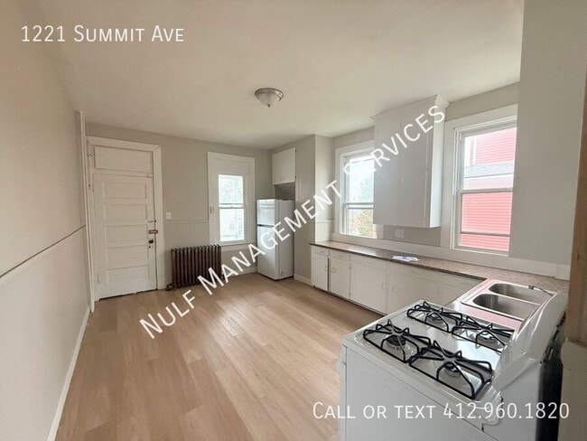 Foto del edificio - 1221 Summit Ave