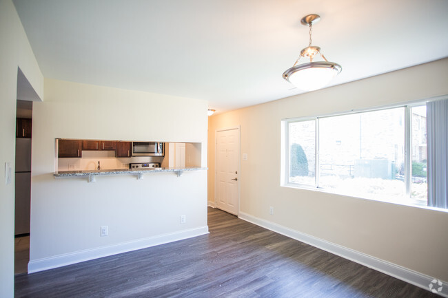 Interior Photo - Tysons Glen Apartments and Townhomes