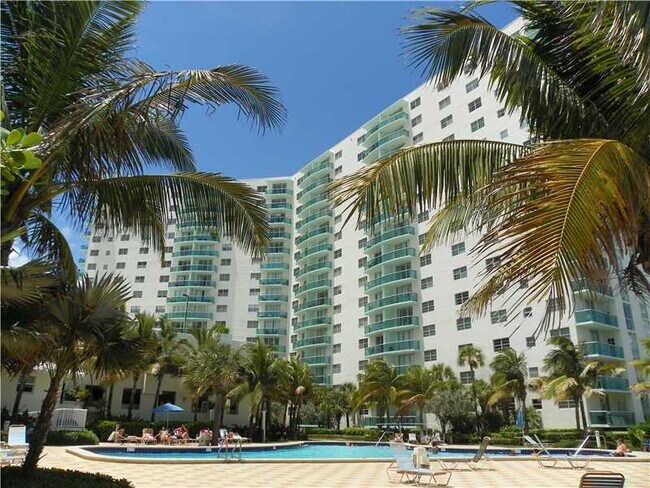 Building Photo - 3001 S Ocean Dr